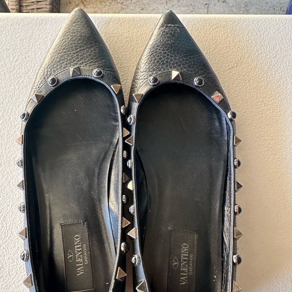 Pre Loved Valentino Garavani Rockstud Shoes. Flats